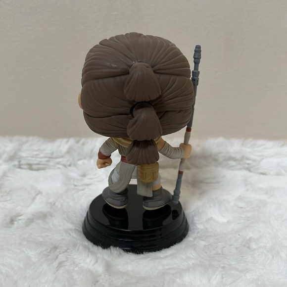 Funko Pop! Star Wars #58 Rey Vinyl Bobble-Head - Picture 5 of 5